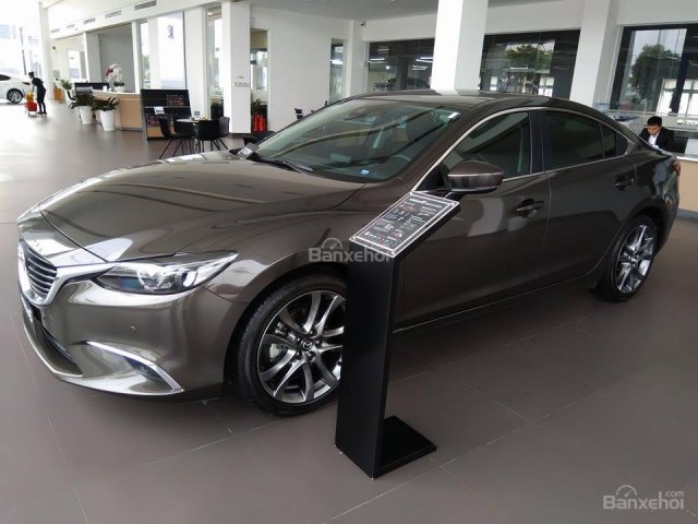 Bán Mazda 6 2.0 Premium năm 2018, bộ quà tặng lên đến 30tr