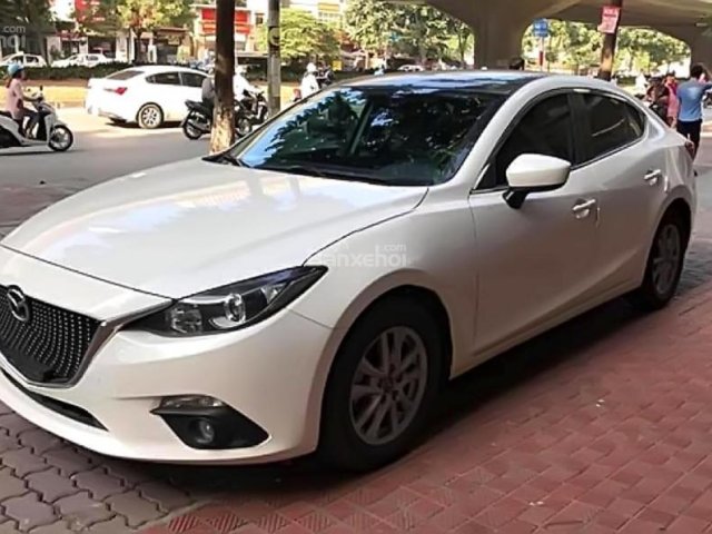 Bán xe Mazda 3 sản xuất năm 2015, màu trắng ít sử dụng