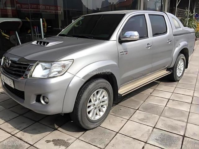 Bán xe Toyota Hilux G sản xuất năm 2015, màu bạc, nhập khẩu, giá 590tr0