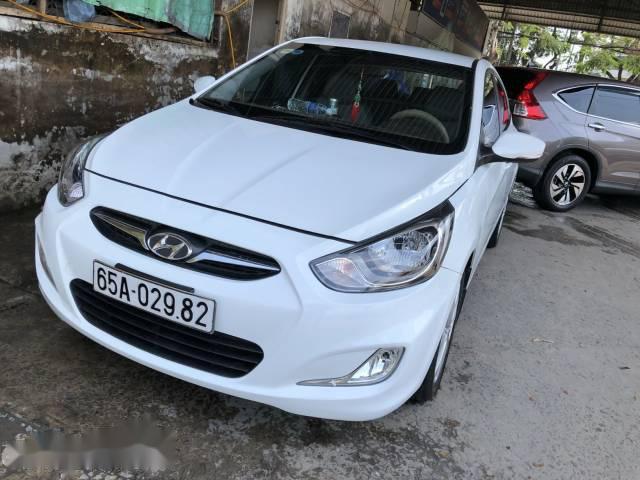 Cần bán Hyundai Accent đời 2012, màu trắng chính chủ