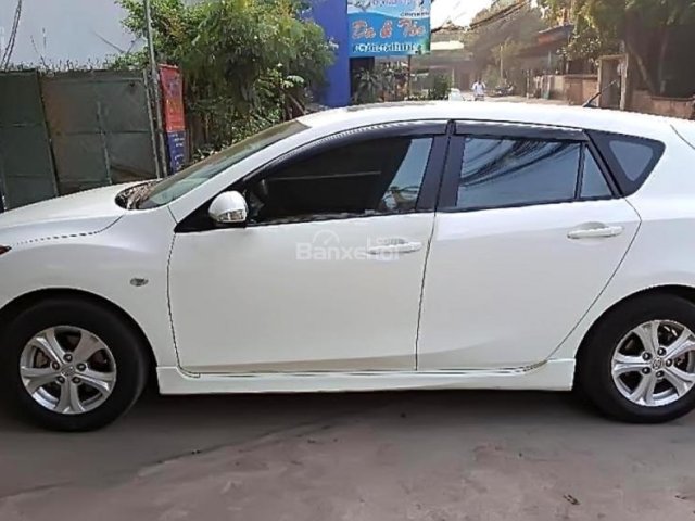 Bán Mazda 3 1.6 AT năm sản xuất 2010, màu trắng, nhập khẩu