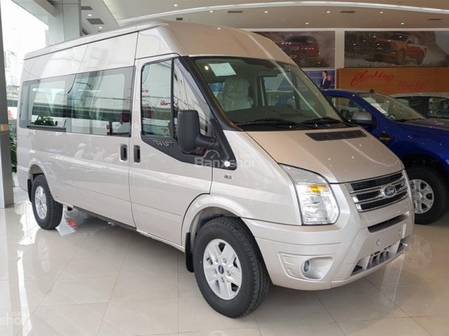 Cần bán xe Ford Transit năm sản xuất 2018, màu bạc