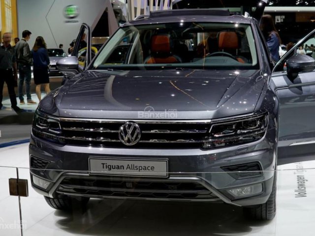 Bán Volkswagen Tiguan đời 2018, màu xám, nhập khẩu  