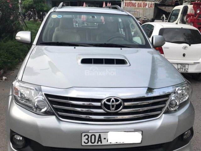 Fortuner 2.5G 2015 máy dầu, mầu bạc, số sàn tên cá nhân. Xe đã đẹp biển còn Víp