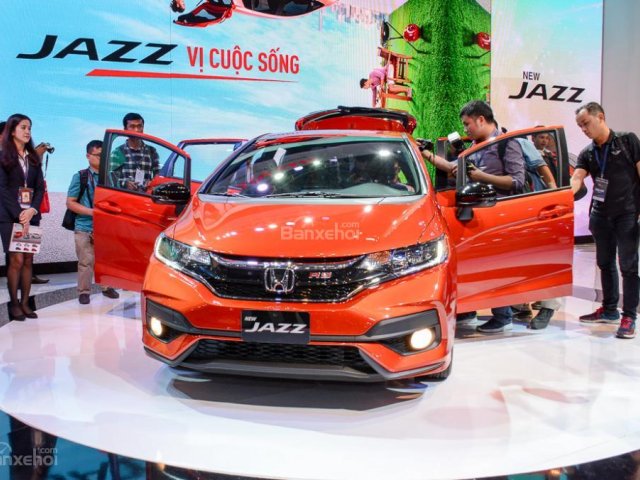 Cần bán xe Honda Jazz 2018, màu đỏ, xe nhập