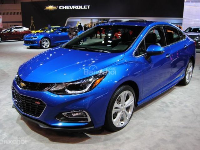 Chevrolet Cruze LTZ mới, màu bạc giá khuyến mãi mạnh