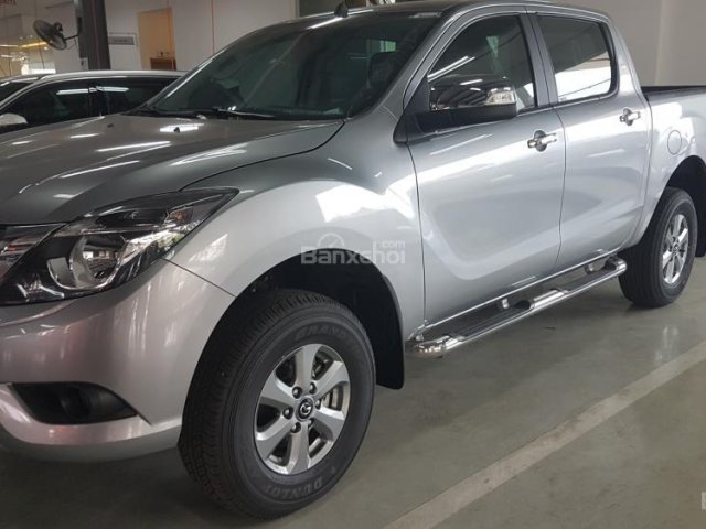 Bán Mazda BT 50 2.2 MT màu bạc, hỗ trợ vay 80% giá trị xe. LH 0938097488