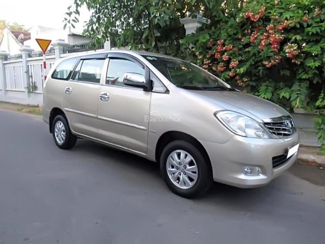 Bán xe Toyota Innova G sản xuất 2010, màu bạc