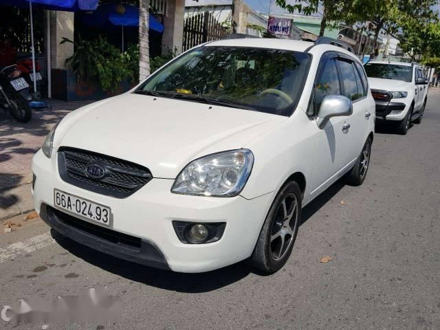 Cần bán gấp Kia Carens năm 2010, màu trắng xe gia đình