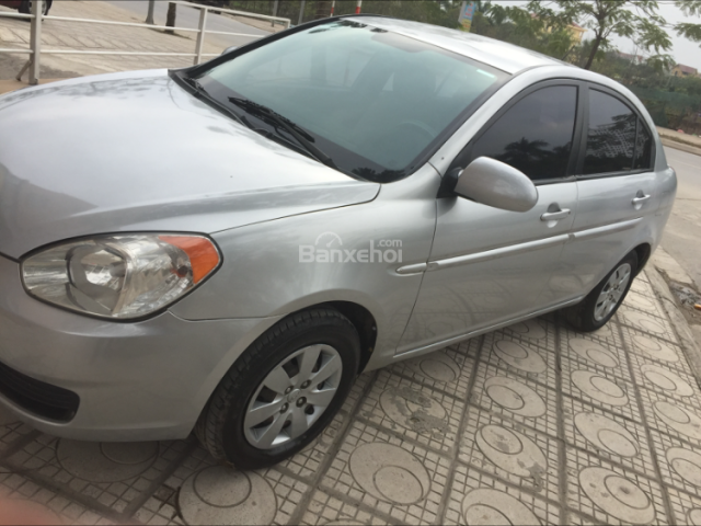 Cần bán xe Hyundai Verna năm 2008, màu bạc, xe nhập