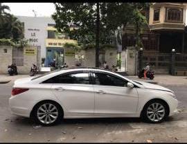 Bán Hyundai Sonata sản xuất 2010, màu trắng chính chủ, giá 530tr