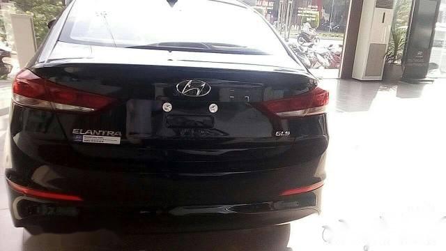 Bán Hyundai Elantra đời 2018, màu đen