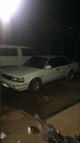 Cần bán Nissan Bluebird năm 1986, màu trắng