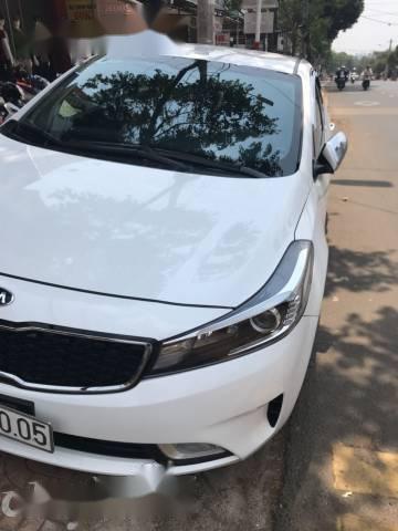 Cần bán lại xe Kia Cerato đời 2017, màu trắng, giá tốt