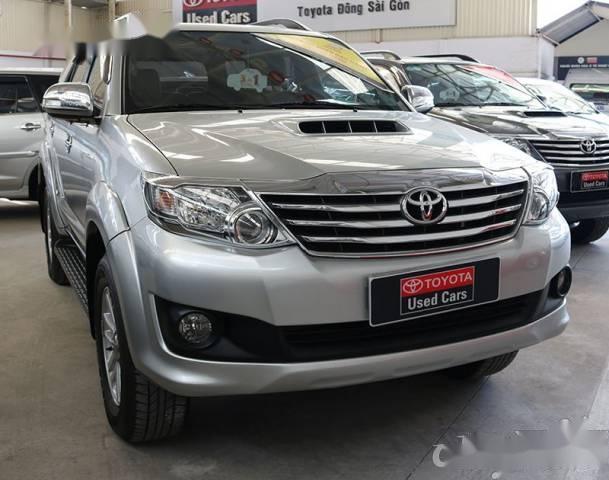 Cần bán Toyota Fortuner G đời 2015, màu bạc, 920tr