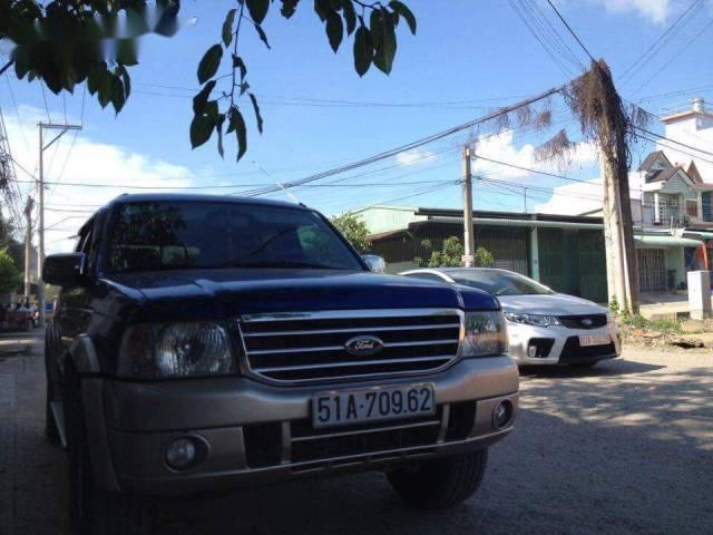 Cần bán Ford Everest đời 2005 xe gia đình