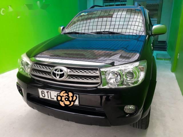 Bán gấp Toyota Fortuner đời 2009, màu đen