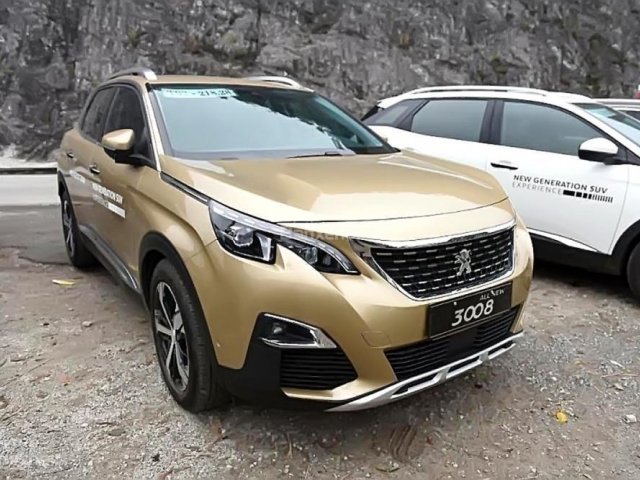 Cần bán Peugeot 3008 1.6 AT 2018, màu vàng