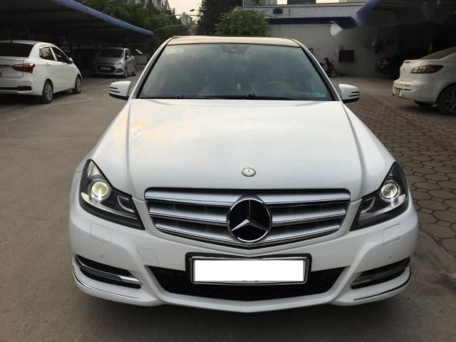 Cần bán Mercedes C250 2011, màu trắng chính chủ