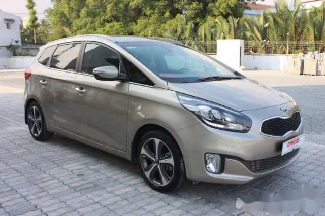 Bán Kia Rondo 2.0 GAT đời 2016, màu vàng cát