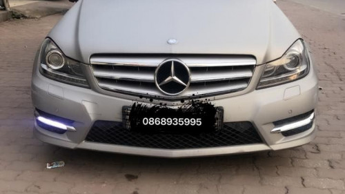 Cần bán lại xe Mercedes 3.0 AT đời 2011, màu bạc