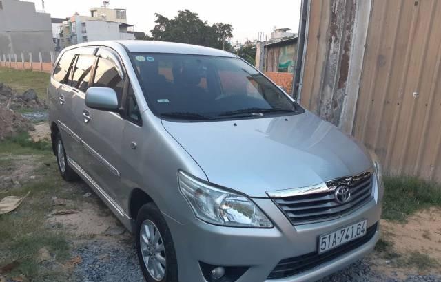 Bán xe Toyota Innova E năm 2014, màu bạc, giá 542tr