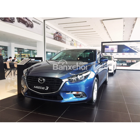 Bán Mazda 3 1.5 2018, sẵn xe giao ngay trong ngày, hỗ trợ vay trả góp lên tới 90%