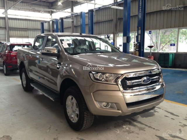 Bán xe Ford Ranger 3.2L AT 4x4 Wildtrak đời 2018, màu vàng, nhập khẩu