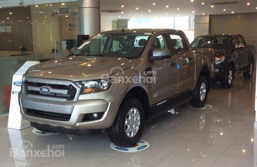 Bán xe Ford Ranger 2.2L AT 4x2 Wildtrak năm sản xuất 2018, màu vàng, xe nhập