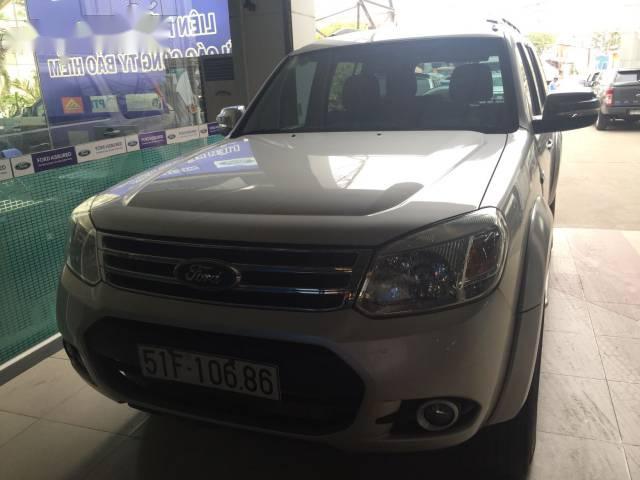 Bán xe Ford Everest 4x2 MT năm 2015, màu bạc 