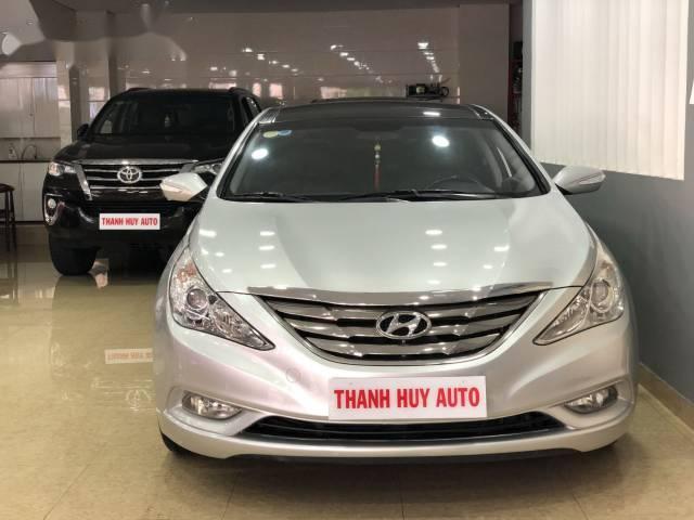 Cần bán Hyundai Sonata năm 2010, màu bạc, nhập khẩu xe gia đình, 510tr