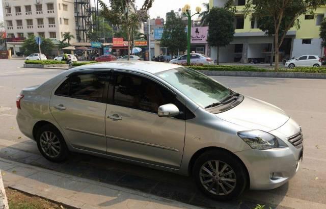 Chính chủ bán xe Toyota Vios E đời 2013, màu bạc, 386tr