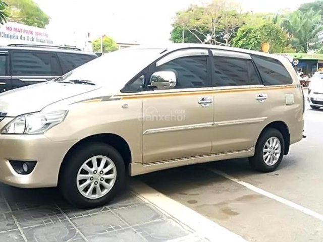 Bán xe Toyota Innova E sản xuất 2012, màu vàng cát