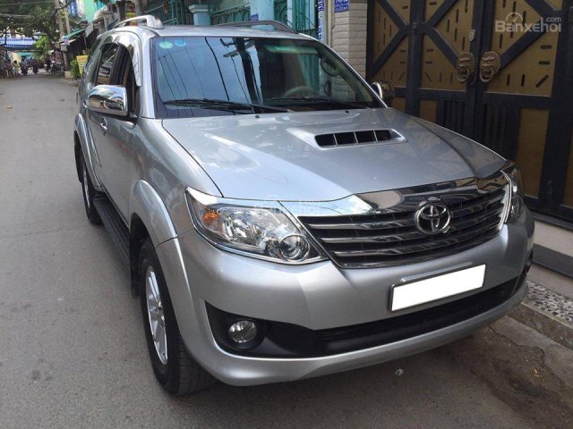 Bán em Fortuner G 2014 2.5MT màu bạc, máy dầu, đẹp chạy rất tiết kiệm