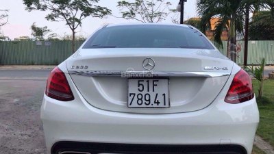 Bán Mercedes C300 AMG, đời 2017 màu trắng, nội thất đỏ