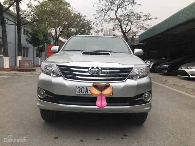 Bán ô tô Toyota Fortuner năm 2015 màu bạc, giá 870 triệu