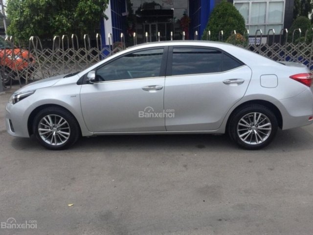 Cần bán Toyota Corolla Altis 1.8G 2015, màu xám bạc