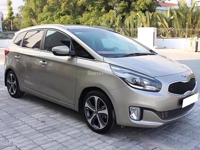 Bán Kia Rondo 2.0 GAT năm sản xuất 2016, màu vàng