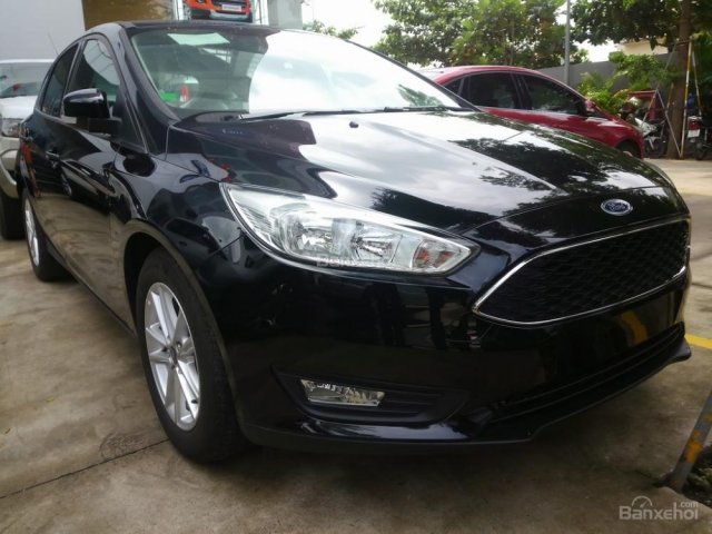 Cần bán xe Ford Focus Trend Hatchback đời 2018, màu đen, thanh toán 150 triệu nhận xe mới