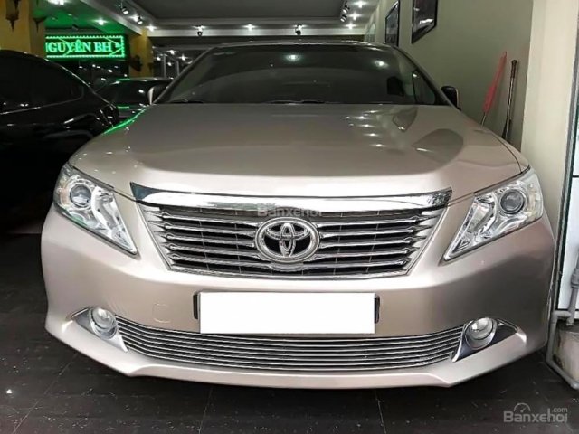 Cần bán Toyota Camry 2.0E sản xuất năm 2014, 795tr