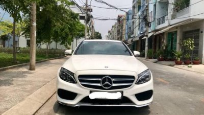 Xe Mercedes C300 AMG sản xuất năm 2016, màu trắng