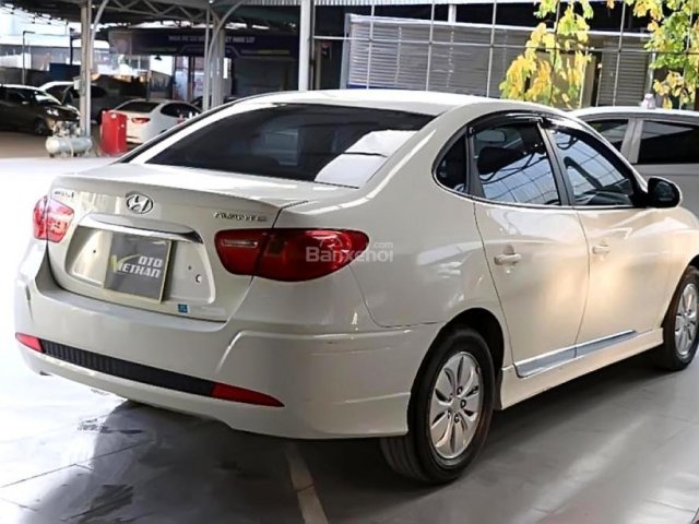 Bán Hyundai Avante 1.6MT sản xuất 2016, màu trắng