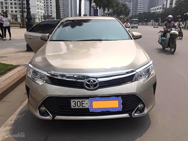 Bán xe Toyota Camry 2.5Q đời 2017, màu vàng như mới