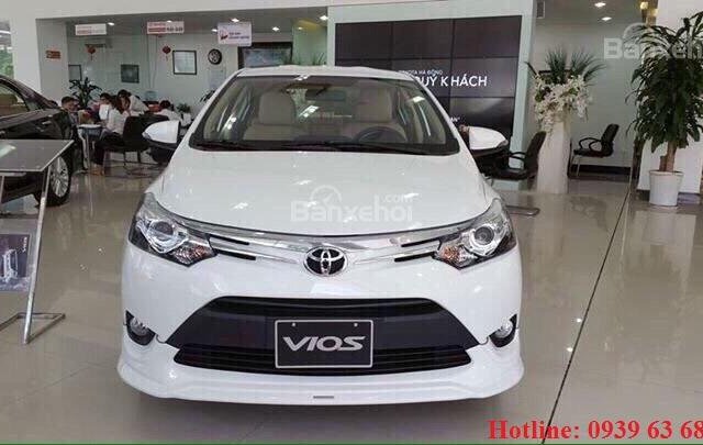 Cần bán xe Toyota Vios đời 2018, màu trắng, hỗ trợ 85% giá trị xe