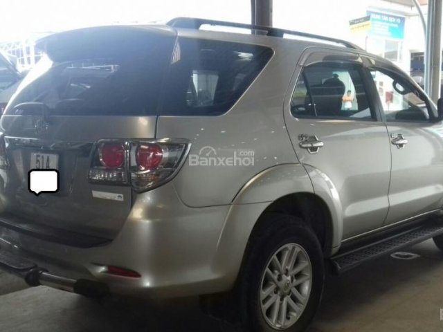 Cần bán gấp Toyota Fortuner 2.5MT sản xuất 2013, màu bạc