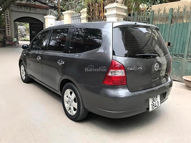 Bán xe Nissan Grand Livina 1.8 MT sản xuất 2011, màu xám chính chủ, 350 triệu