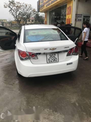 Cần bán lại xe Chevrolet Cruze năm 2010, màu trắng, giá chỉ 305 triệu