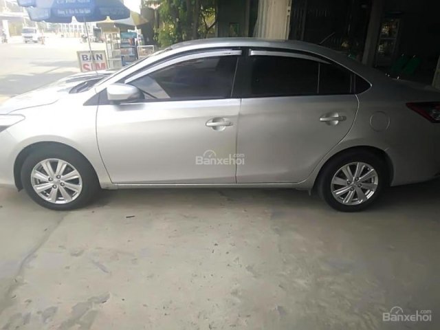 Bán xe Toyota Vios năm 2015, màu bạc, giá tốt