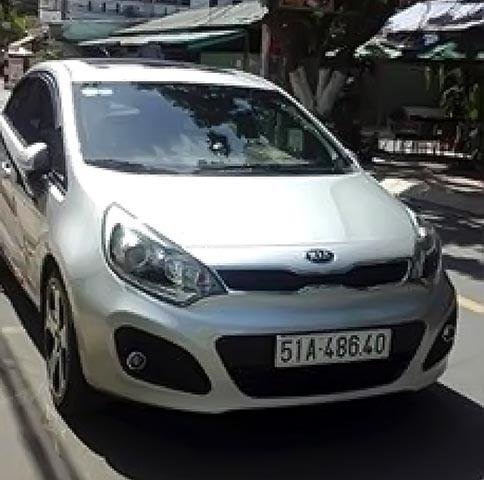 Cần bán lại xe Kia Rio sản xuất năm 2014, màu bạc, nhập khẩu Hàn Quốc