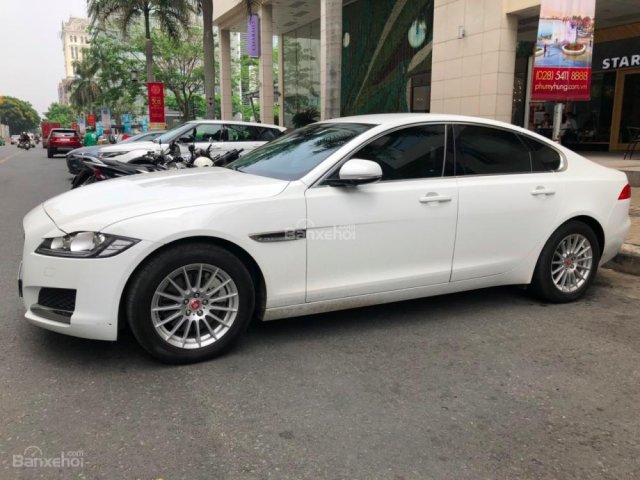 Cần thanh lý giá bán xe Jaguar XF Pure 2.0 đời 2017, màu trắng, bảo hành giá tốt 0932222253